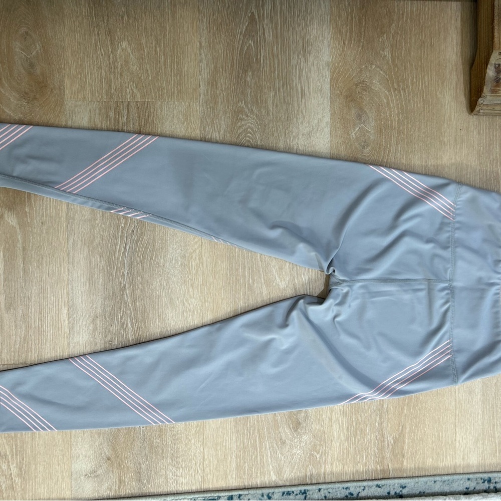 Cut THE Frills Gray and Pink Leggings Size Small polyester/spandex Activwear - Picture 3 of 4